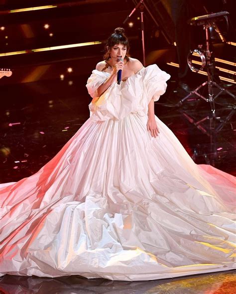 Sanremo 2021: the best outfits and beauty looks of the first evening